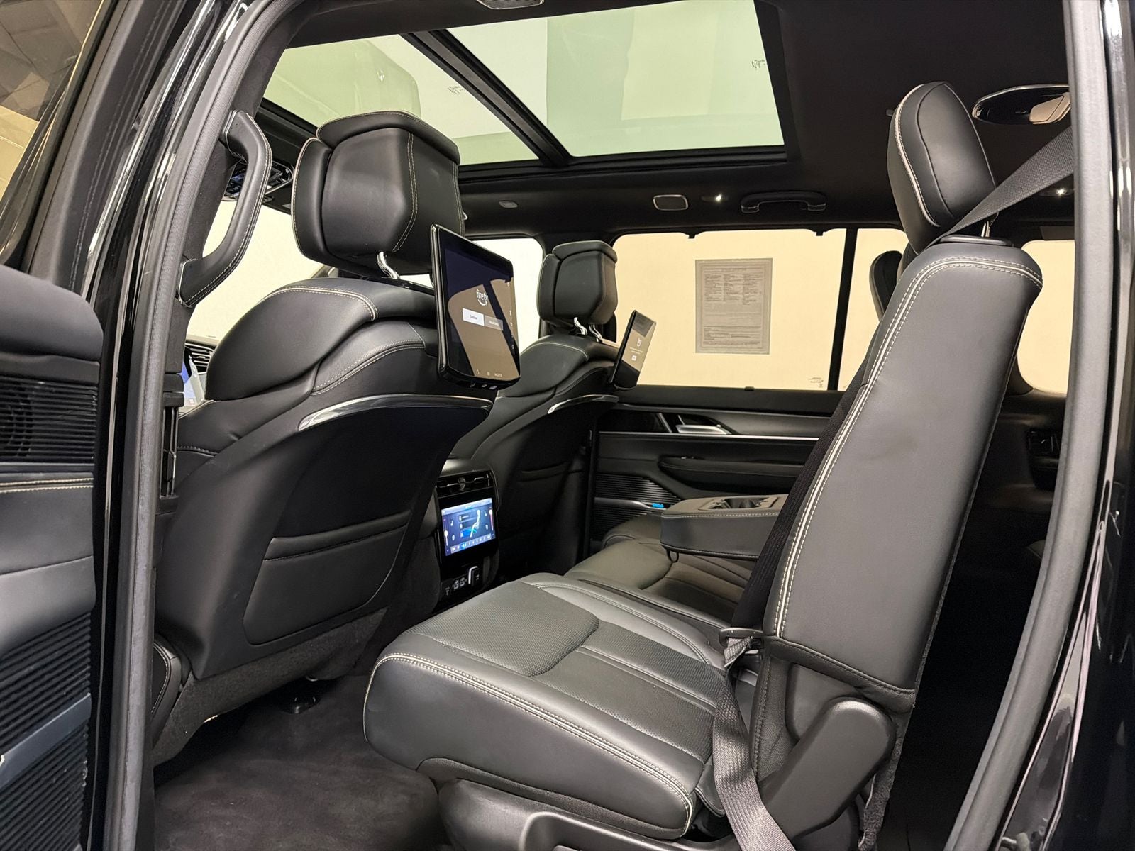 2022 Jeep Grand Wagoneer Series II