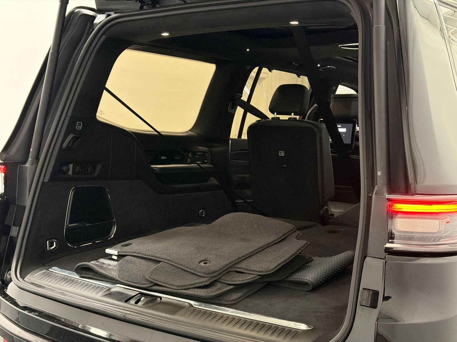 2022 Jeep Grand Wagoneer Series II