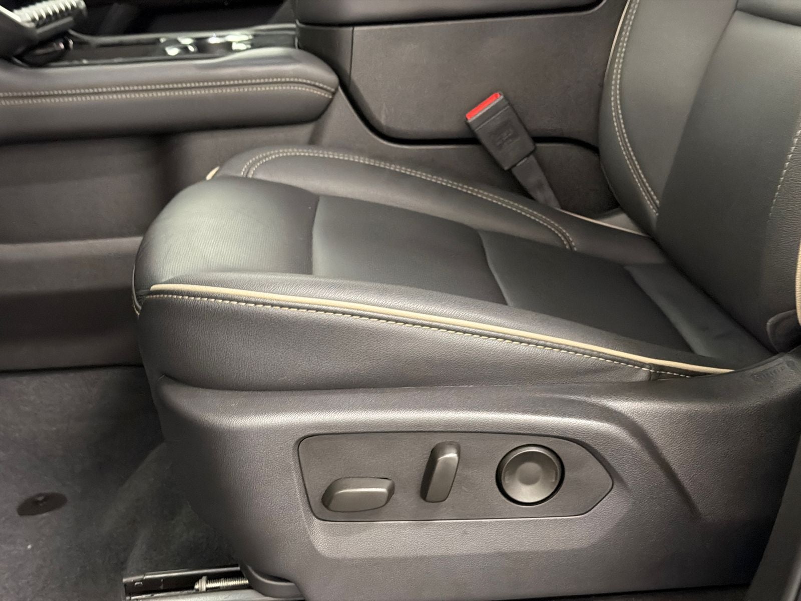 2025 GMC Yukon XL Elevation