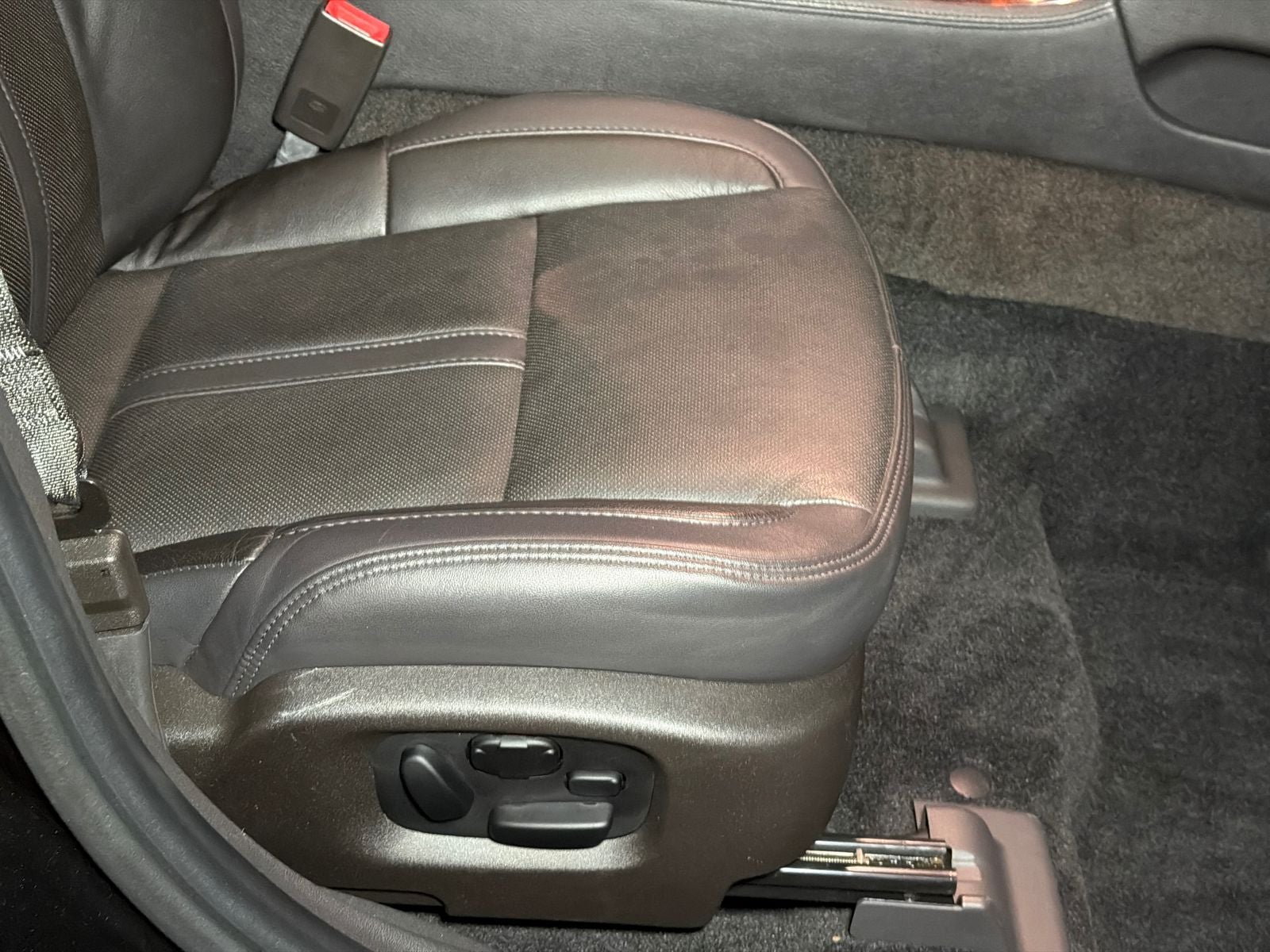 2015 Lincoln MKS Base