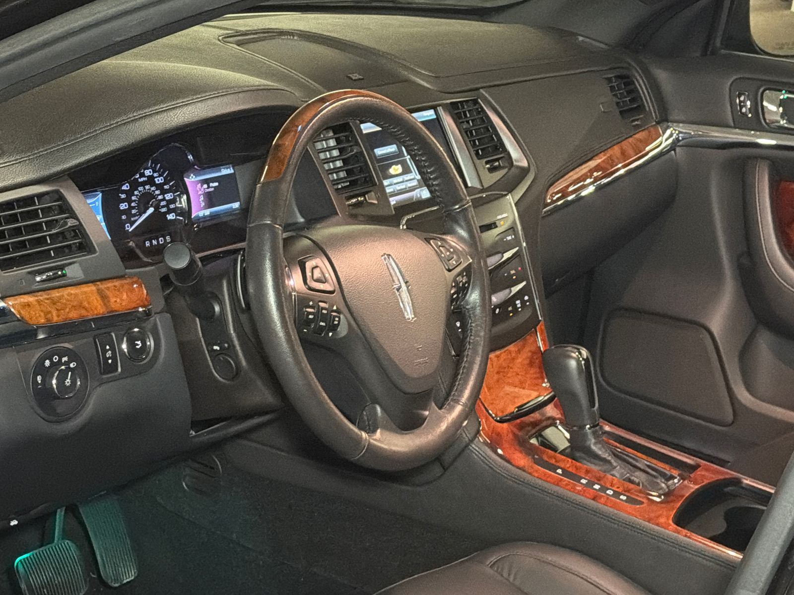 2015 Lincoln MKS Base