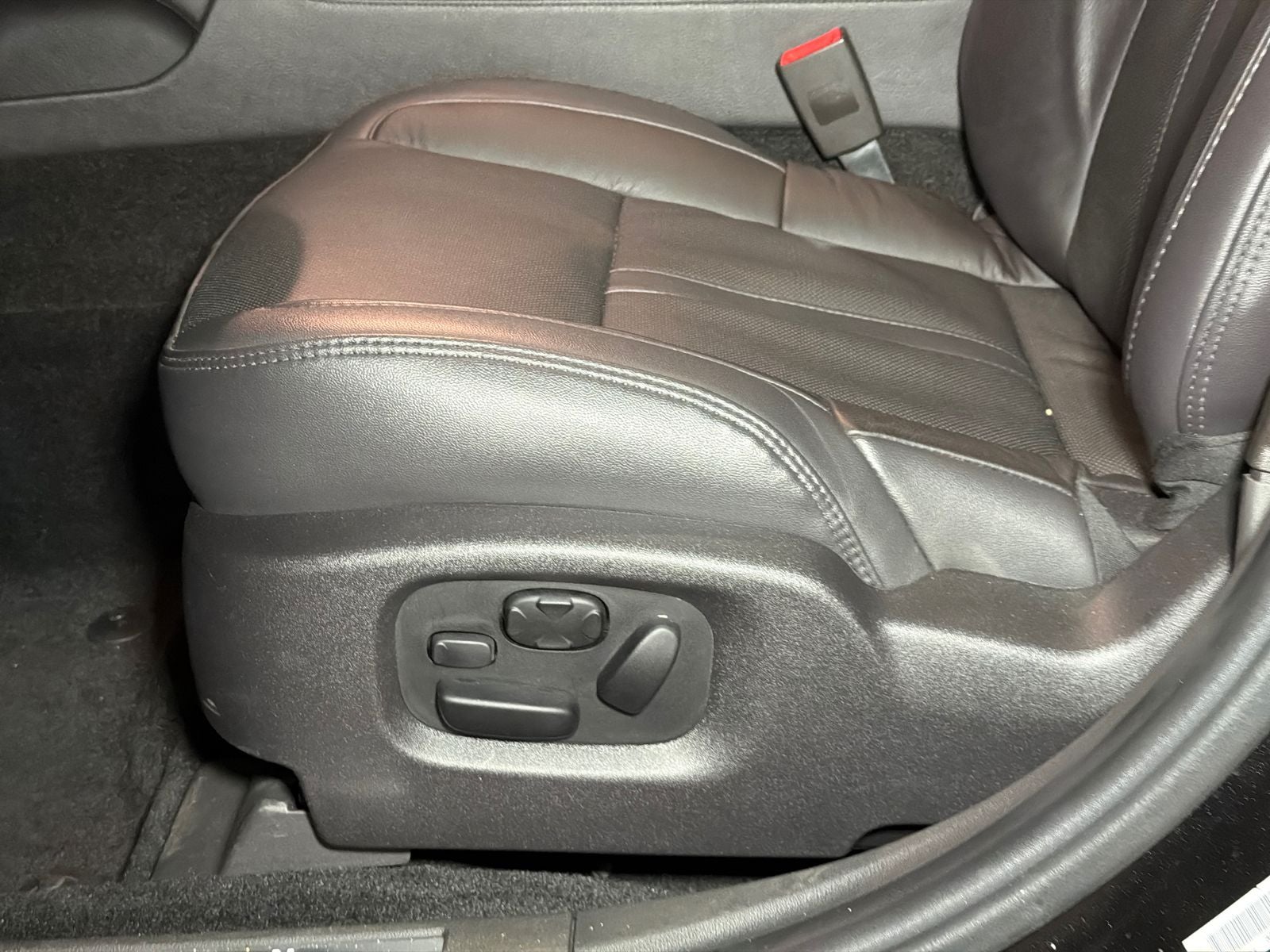 2015 Lincoln MKS Base