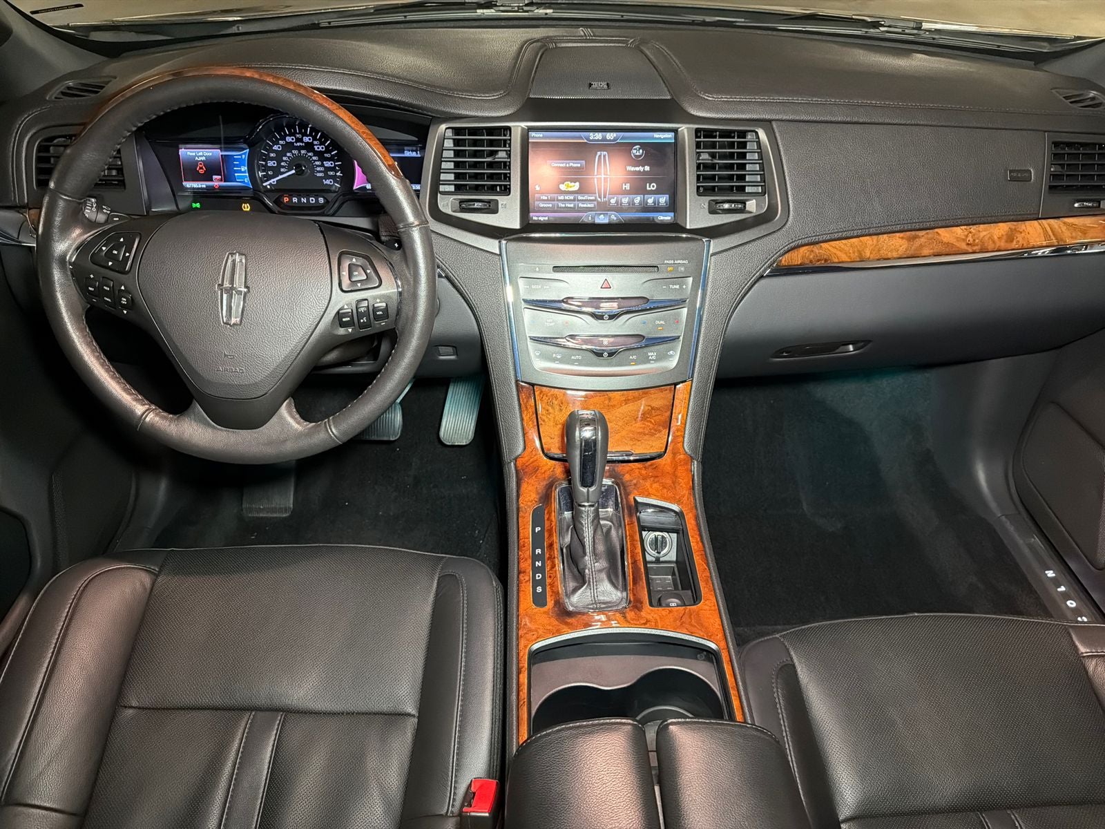2015 Lincoln MKS Base