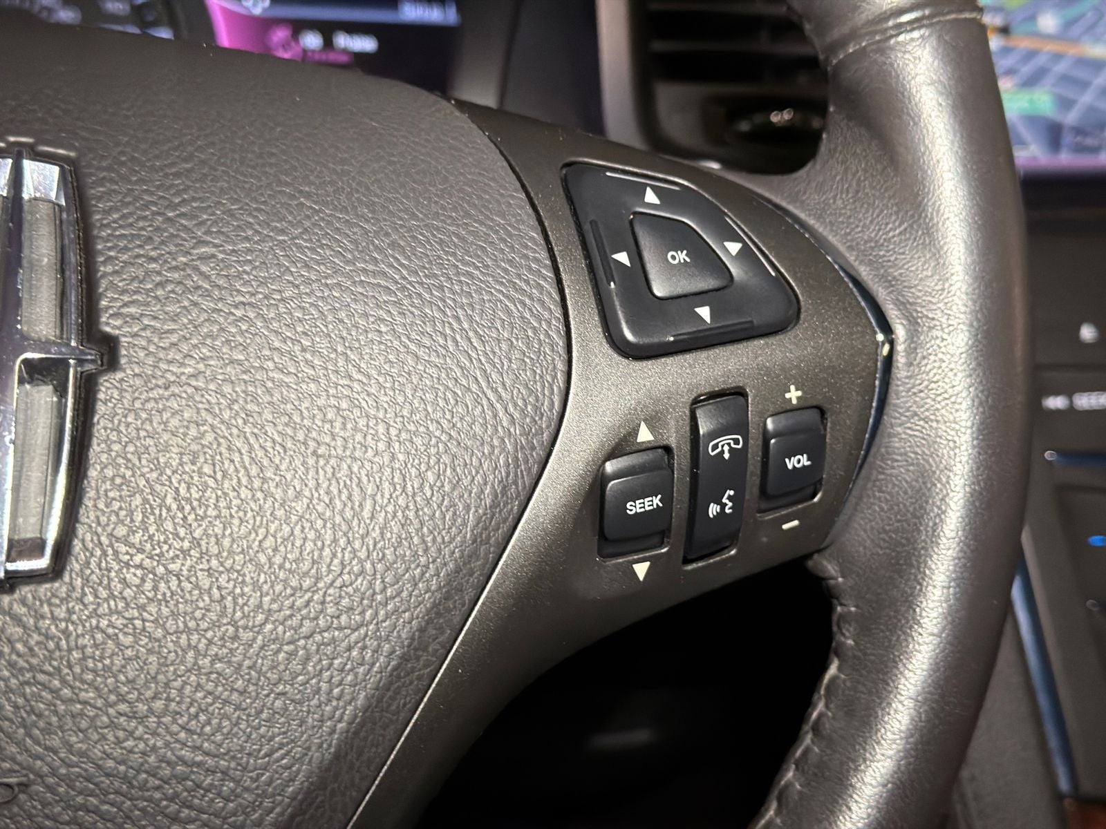 2015 Lincoln MKS Base