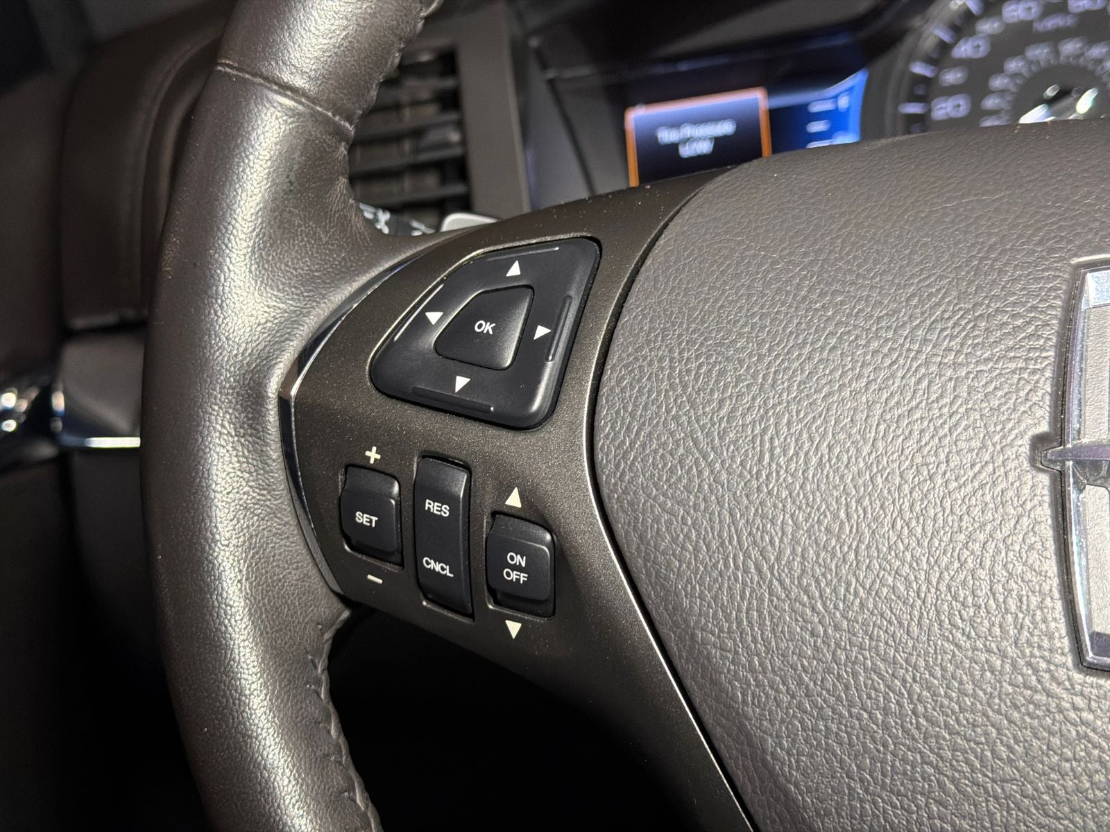 2015 Lincoln MKS Base