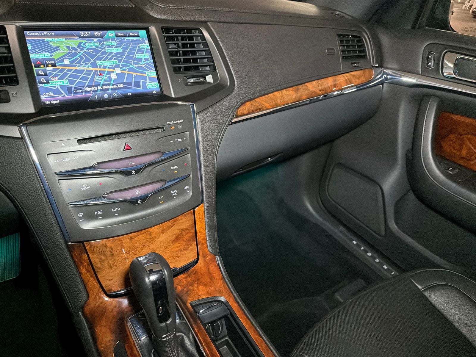 2015 Lincoln MKS Base