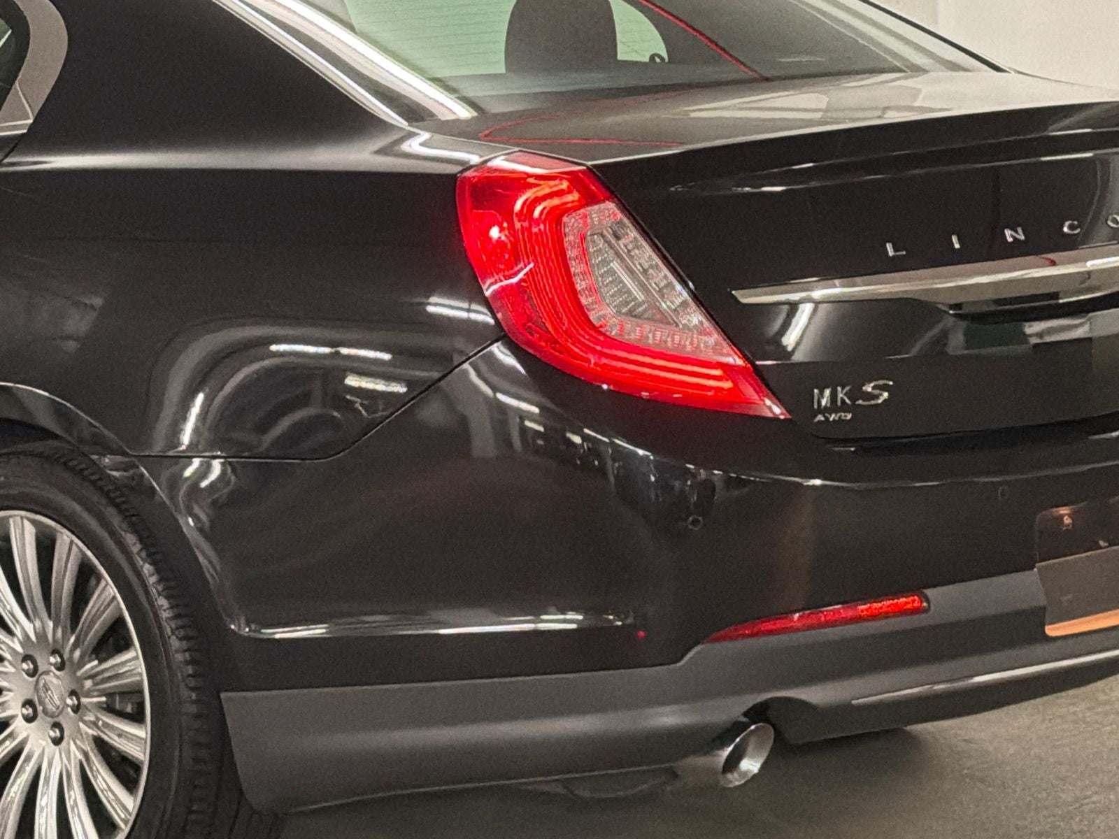2015 Lincoln MKS Base