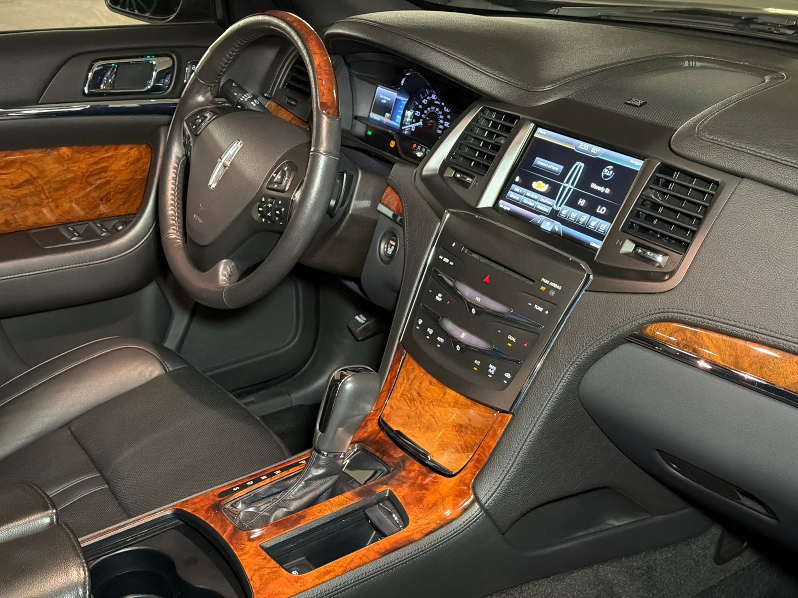 2015 Lincoln MKS Base