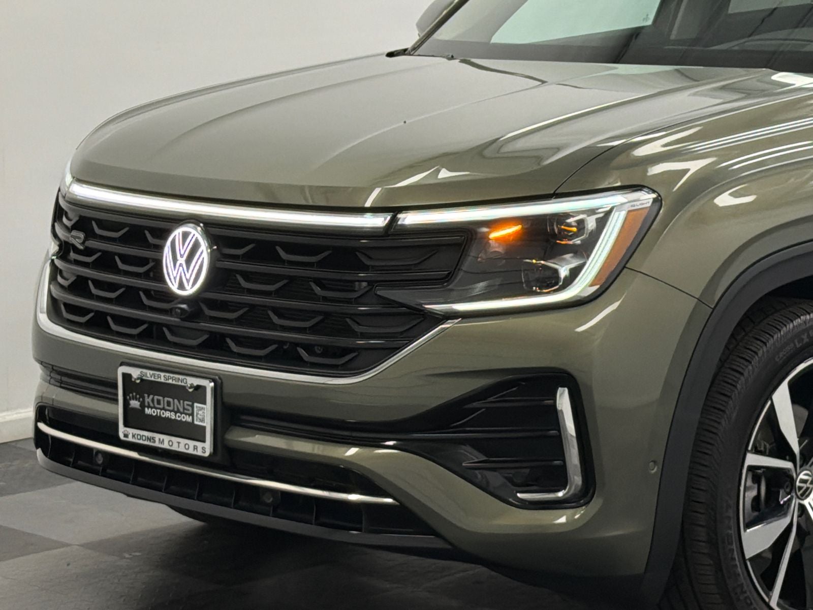 2025 Volkswagen Atlas 2.0T SEL Premium R-Line