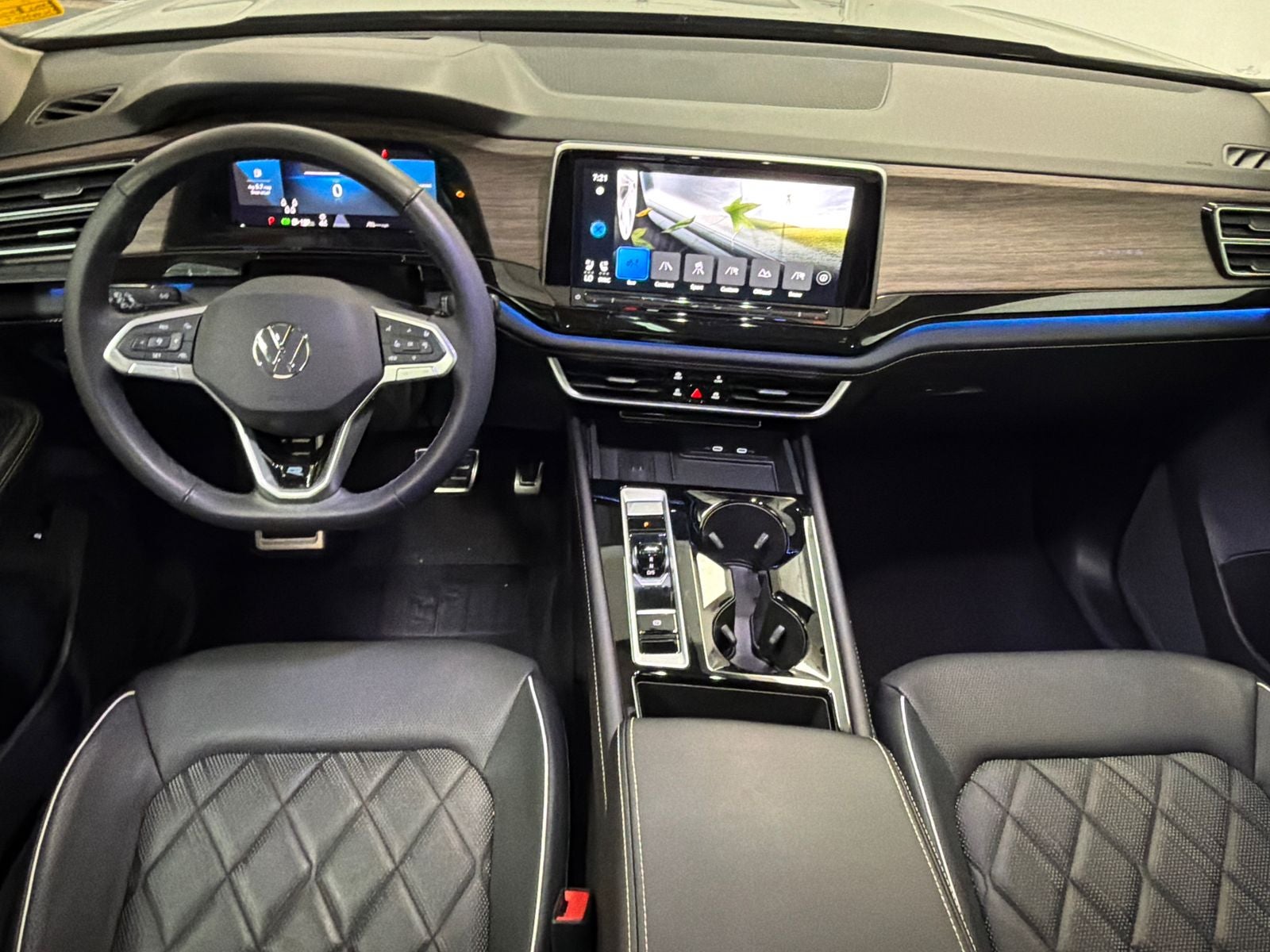 2025 Volkswagen Atlas 2.0T SEL Premium R-Line