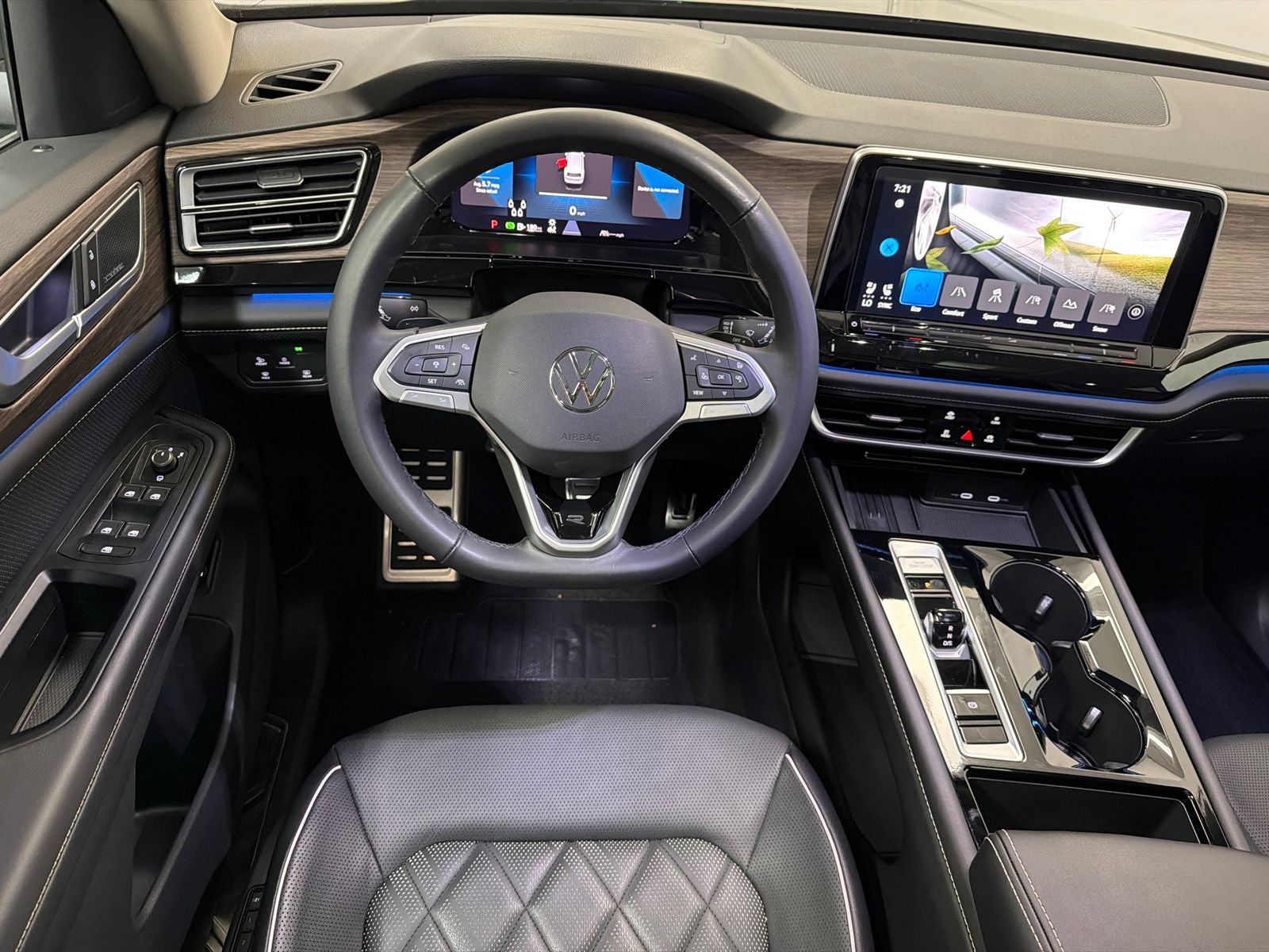 2025 Volkswagen Atlas 2.0T SEL Premium R-Line