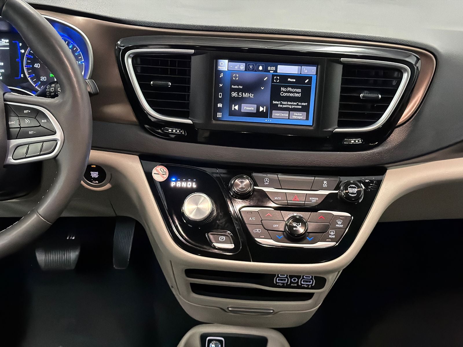 2022 Chrysler Voyager LX