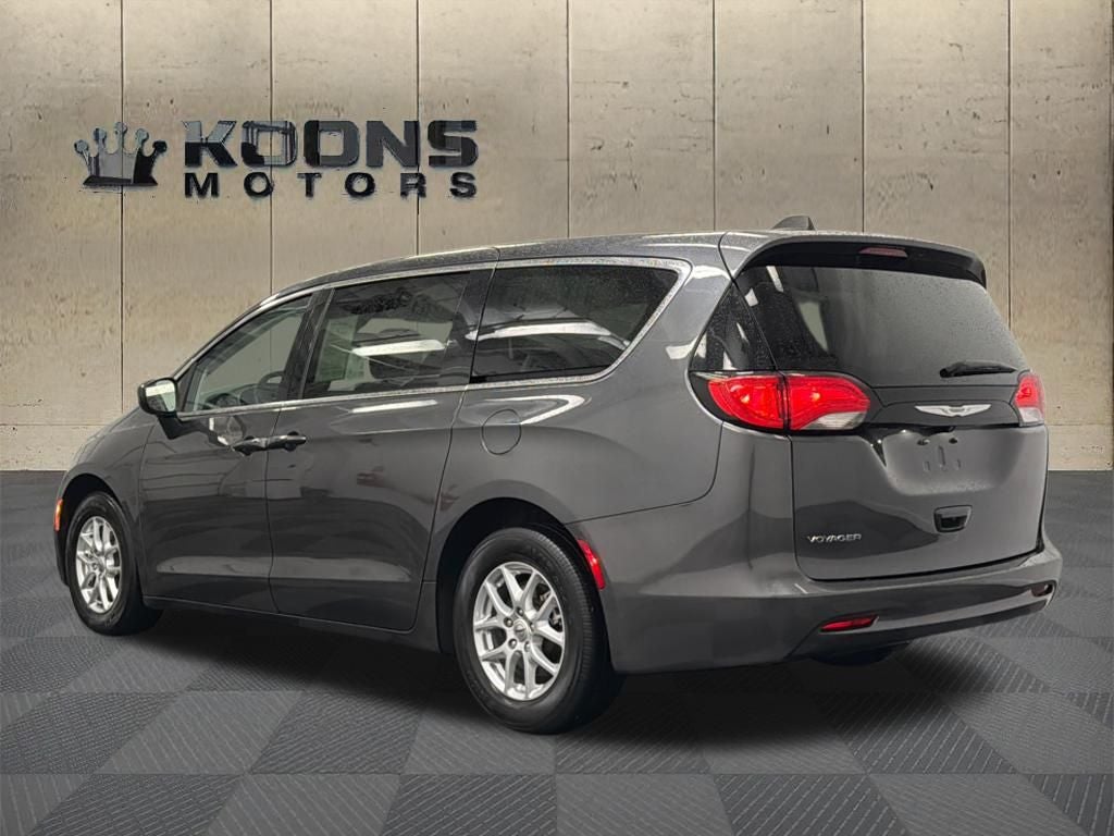 2022 Chrysler Voyager LX