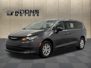 2022 Chrysler Voyager LX