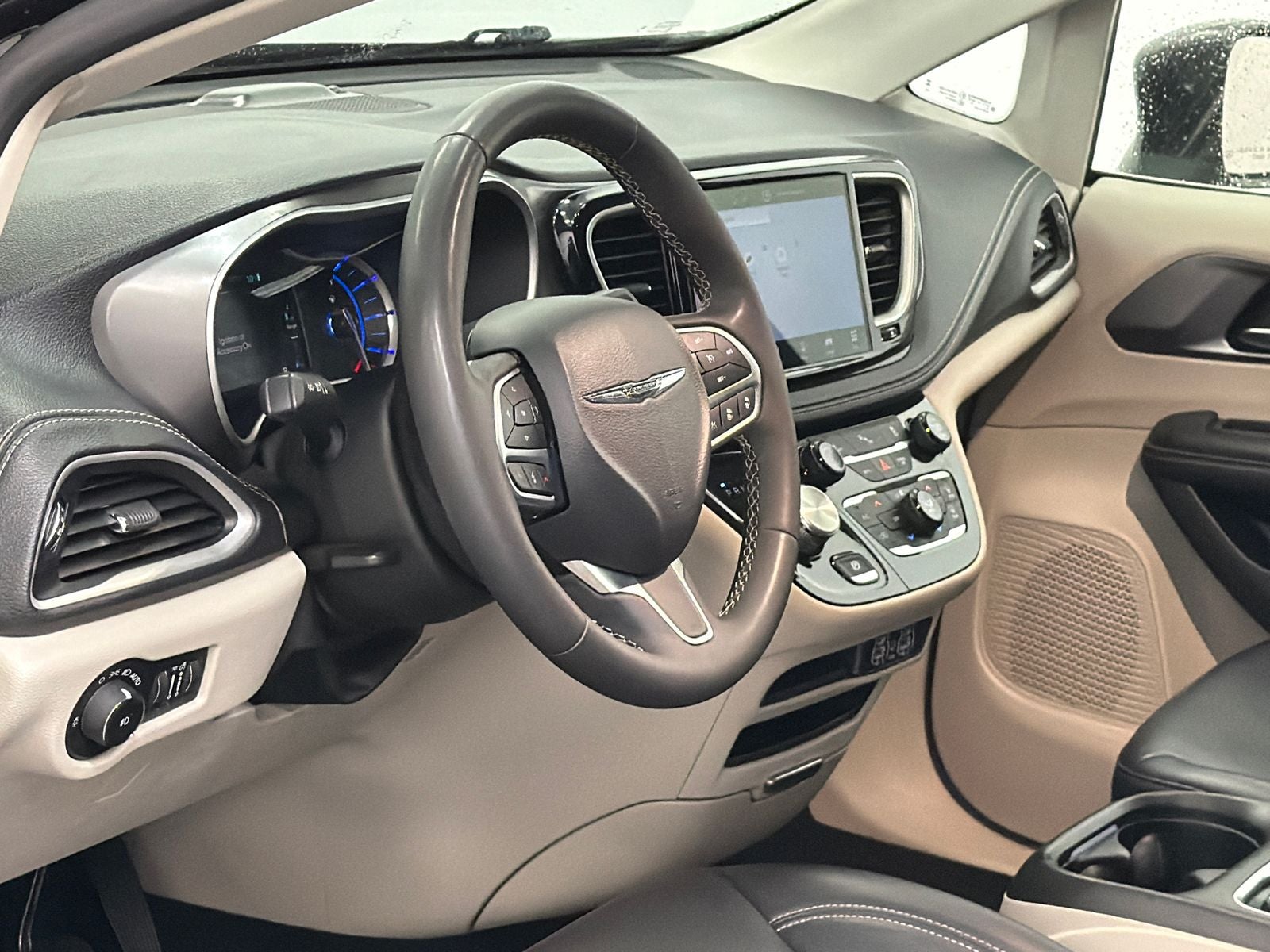 2023 Chrysler Pacifica Hybrid Touring L