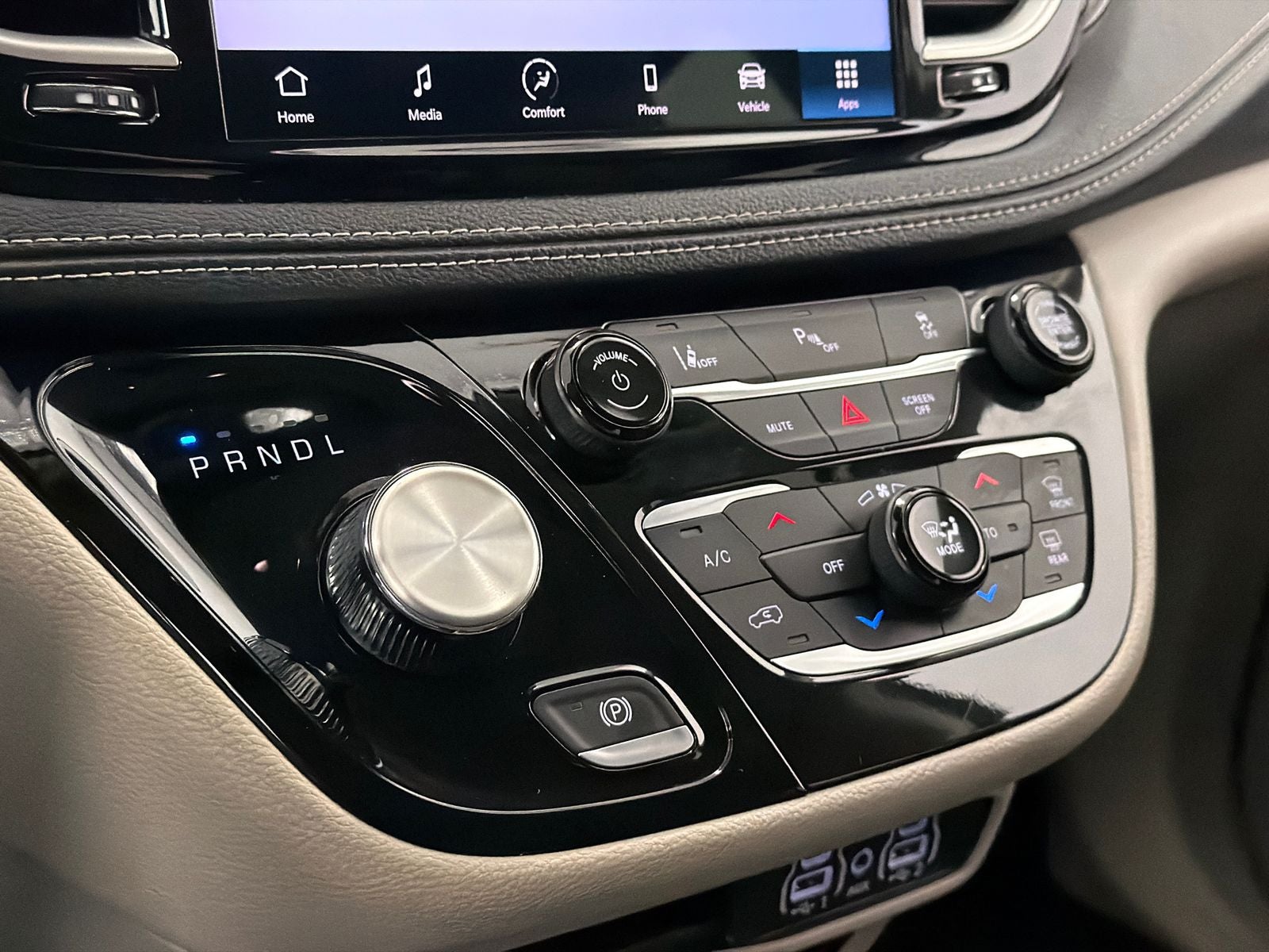 2023 Chrysler Pacifica Hybrid Touring L