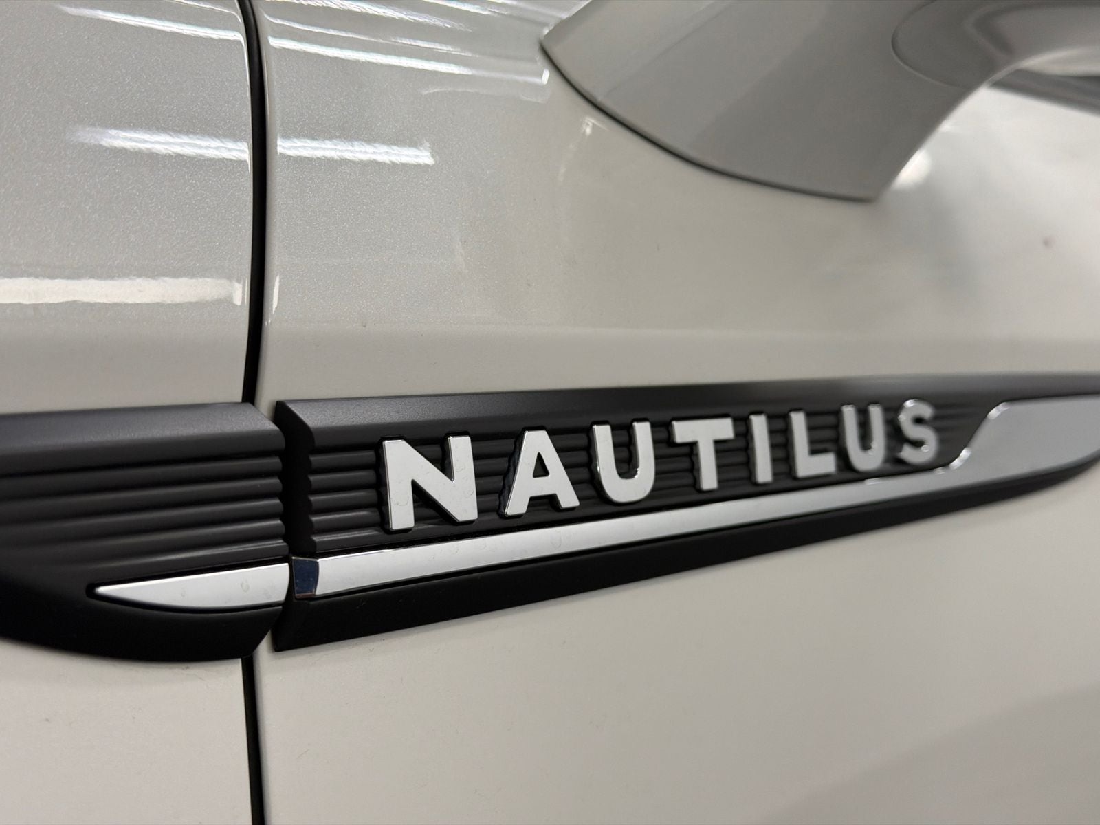 2022 Lincoln Nautilus Standard