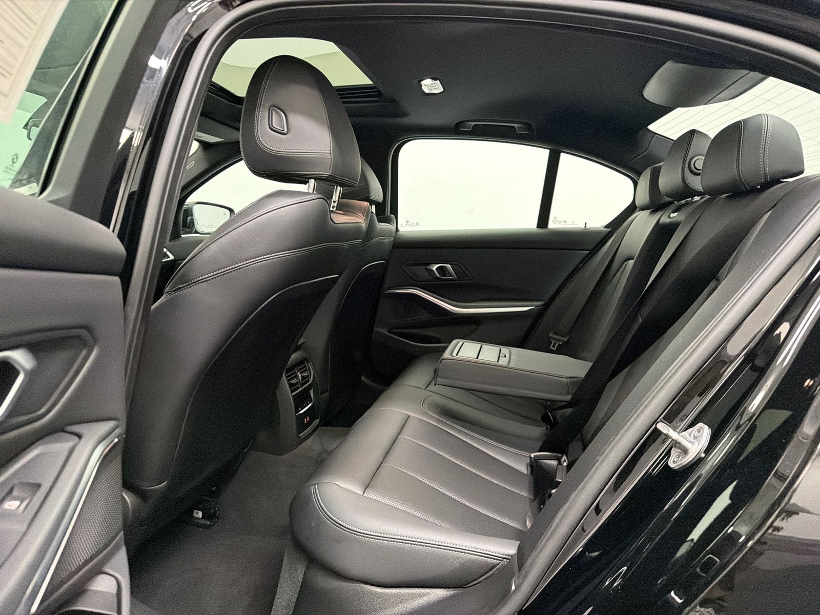 2025 BMW 3 Series 330i xDrive