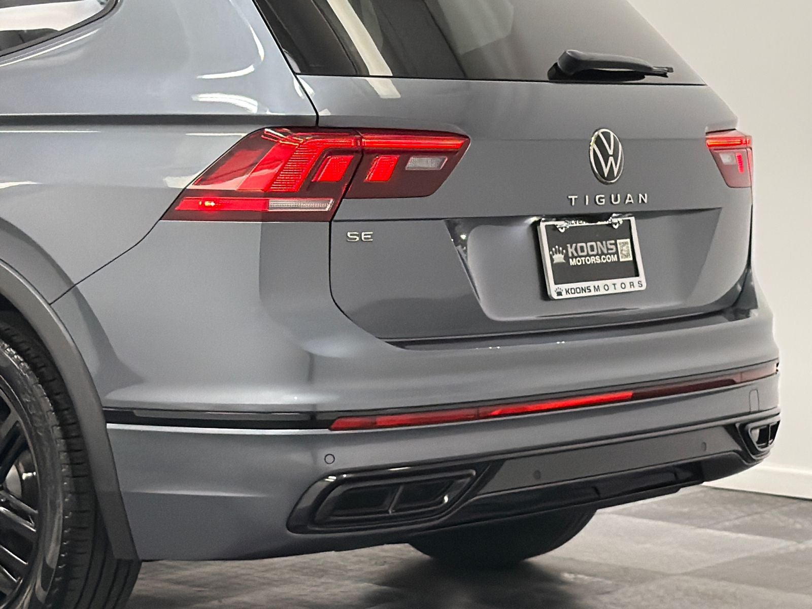2022 Volkswagen Tiguan 2.0T SE R-Line Black