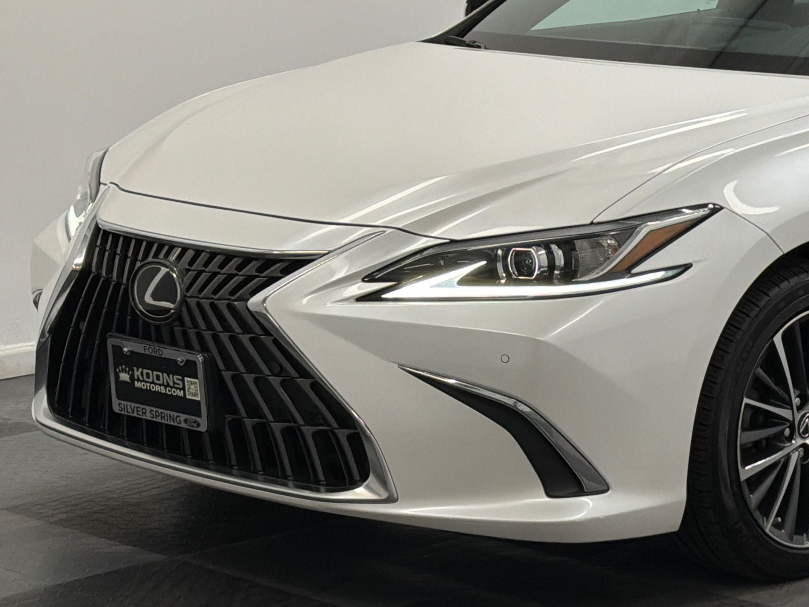 2023 Lexus ES 250