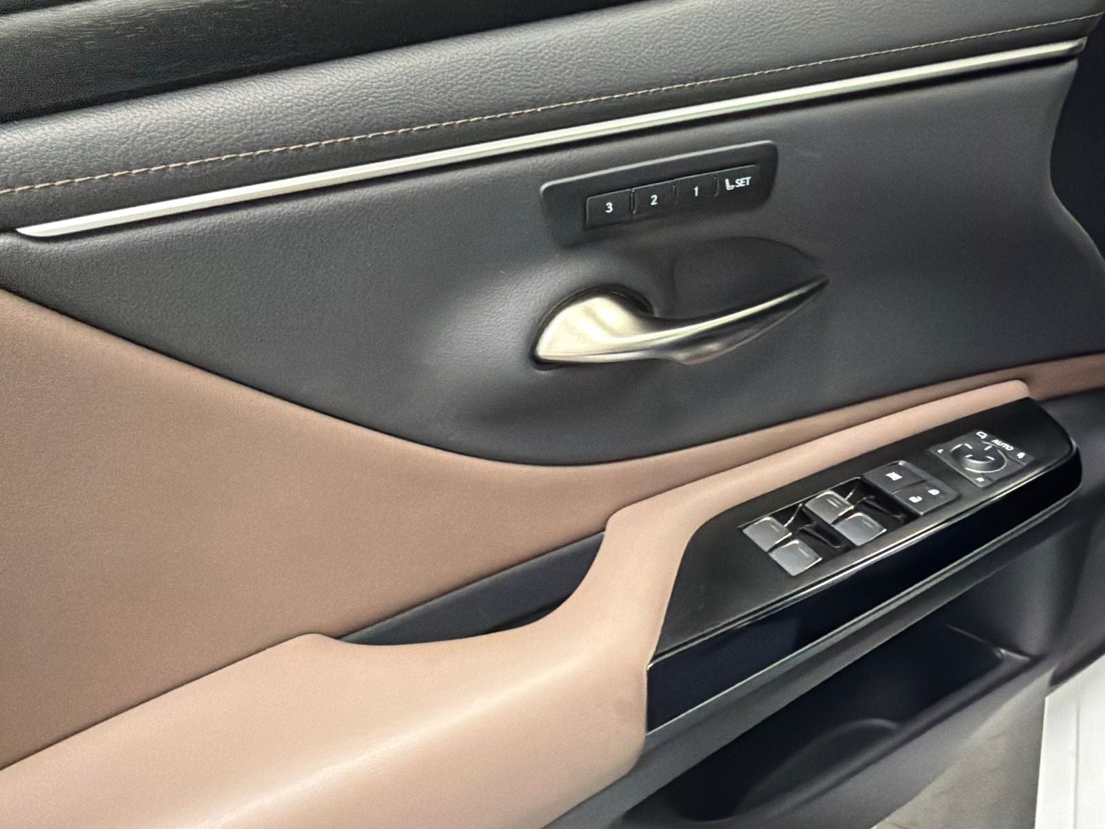 2023 Lexus ES 250