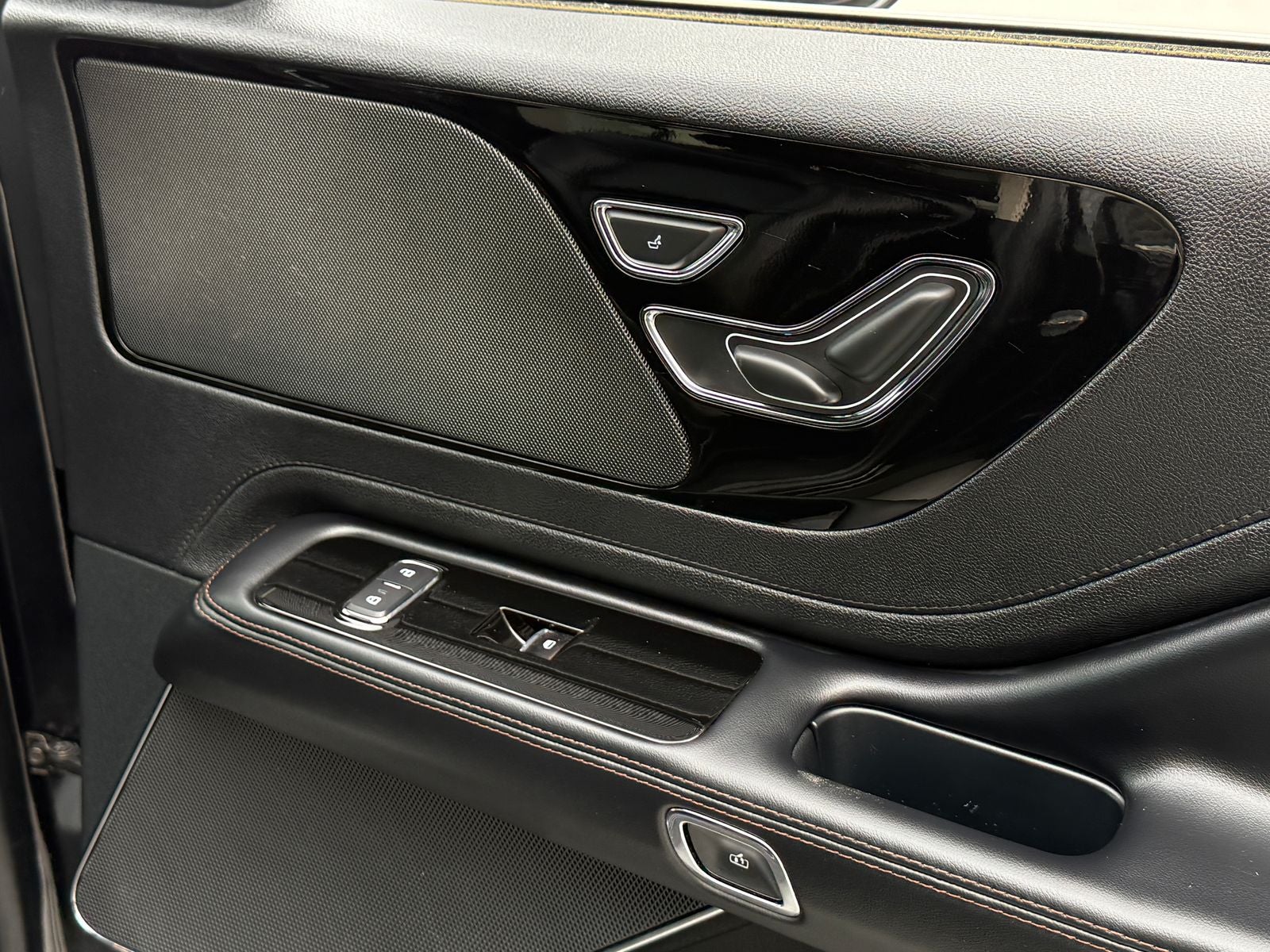 2023 Lincoln Aviator Standard