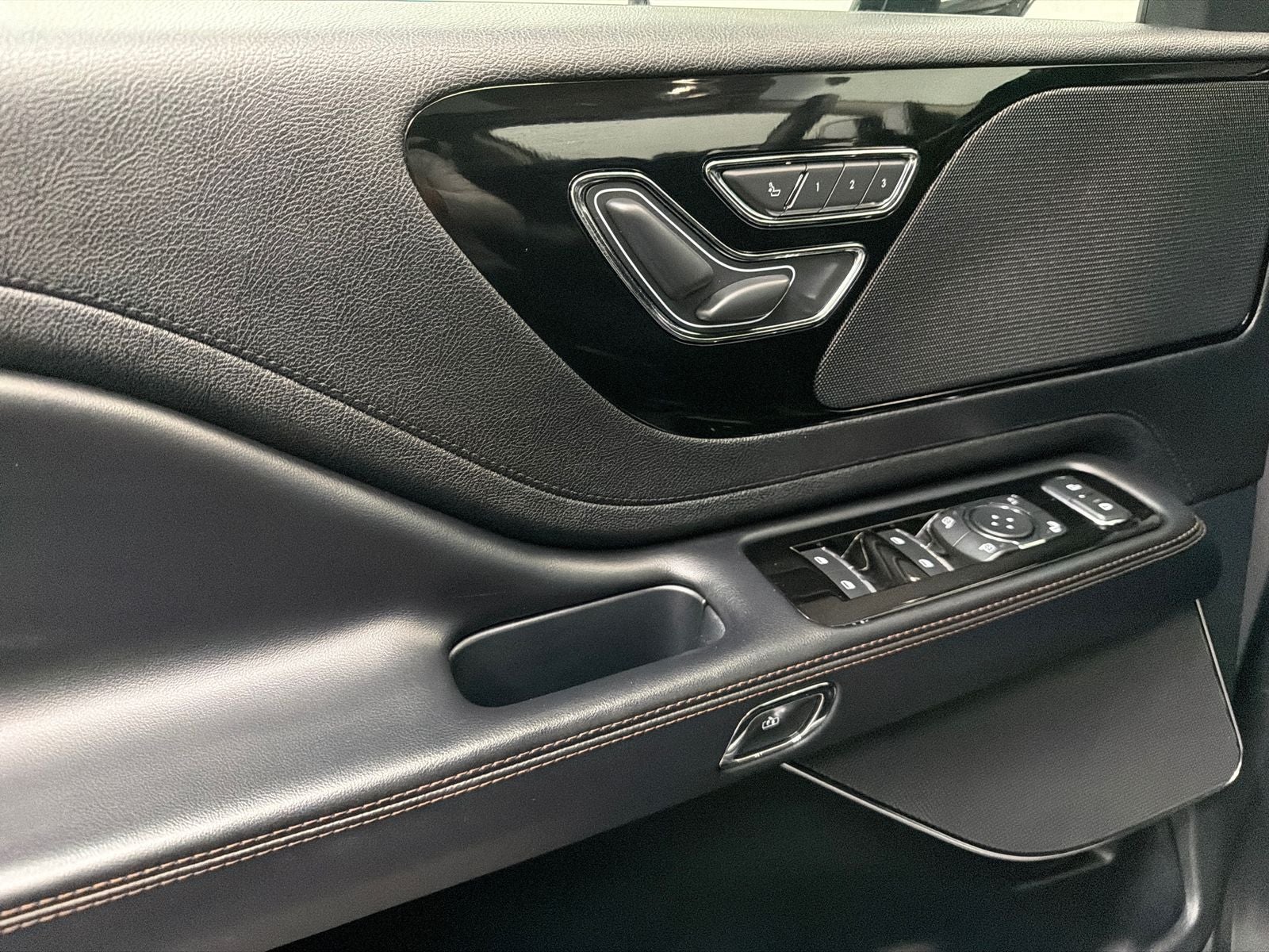 2022 Lincoln Aviator Standard
