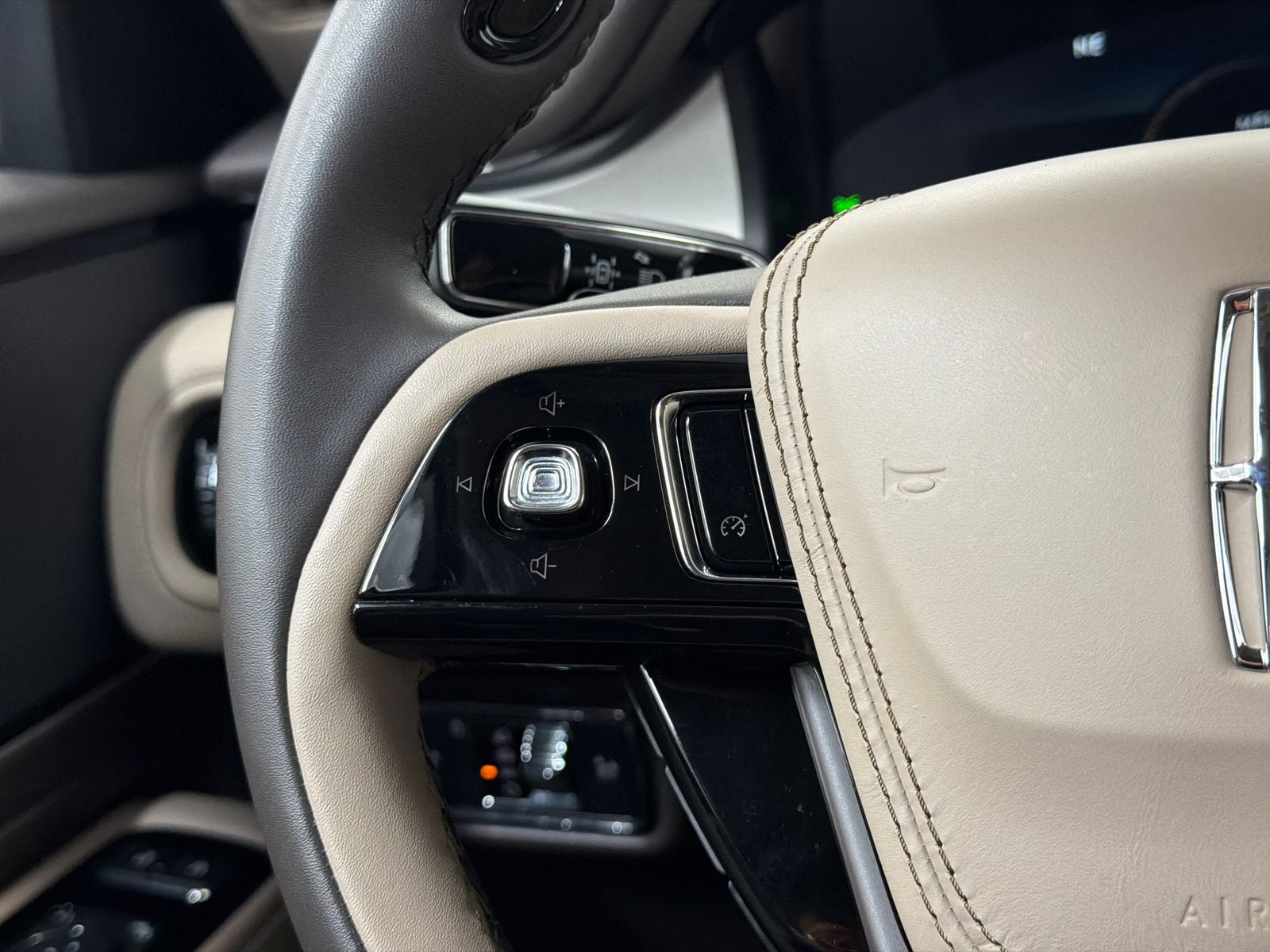 2022 Lincoln Aviator Standard
