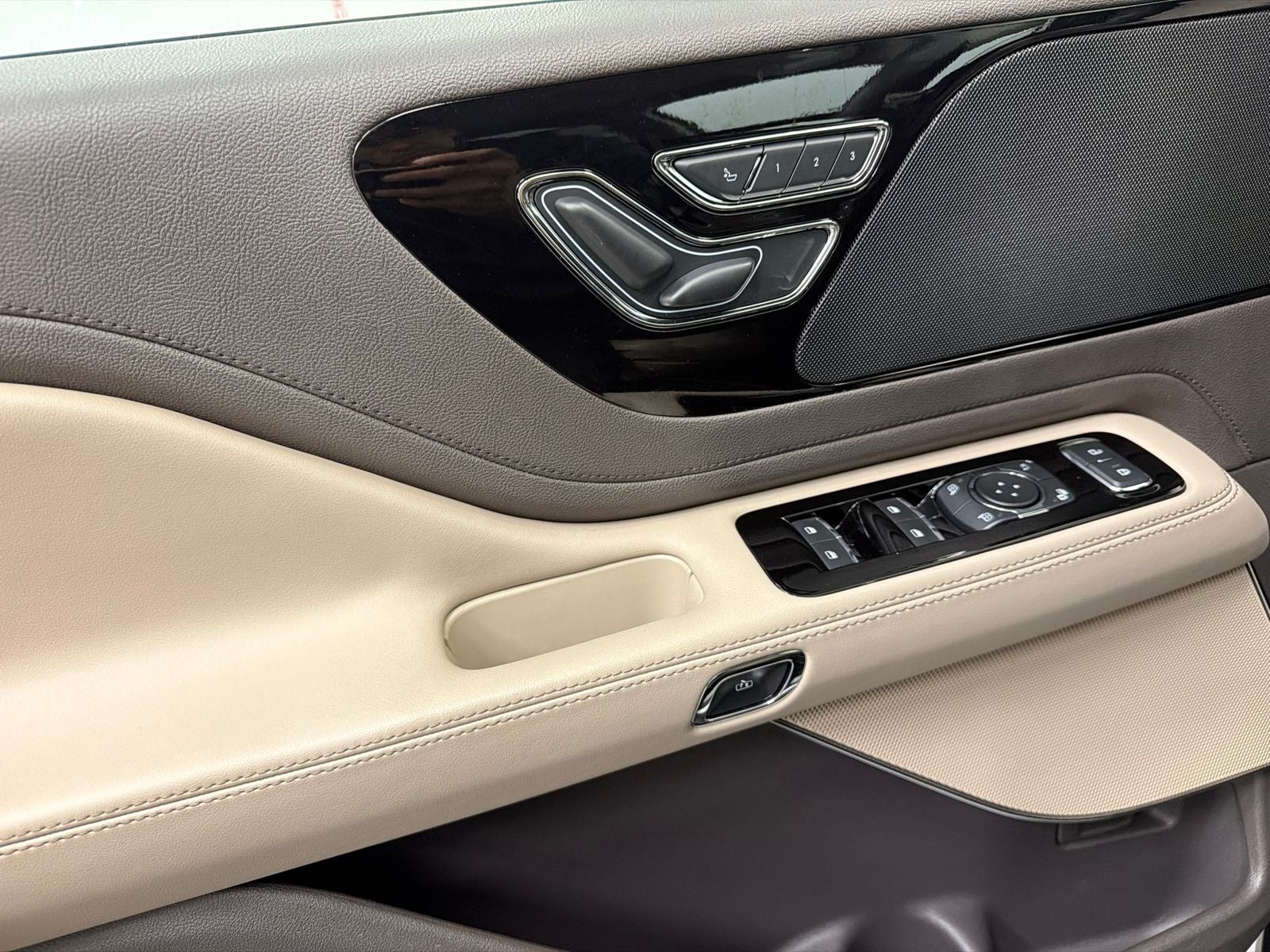 2022 Lincoln Aviator Standard