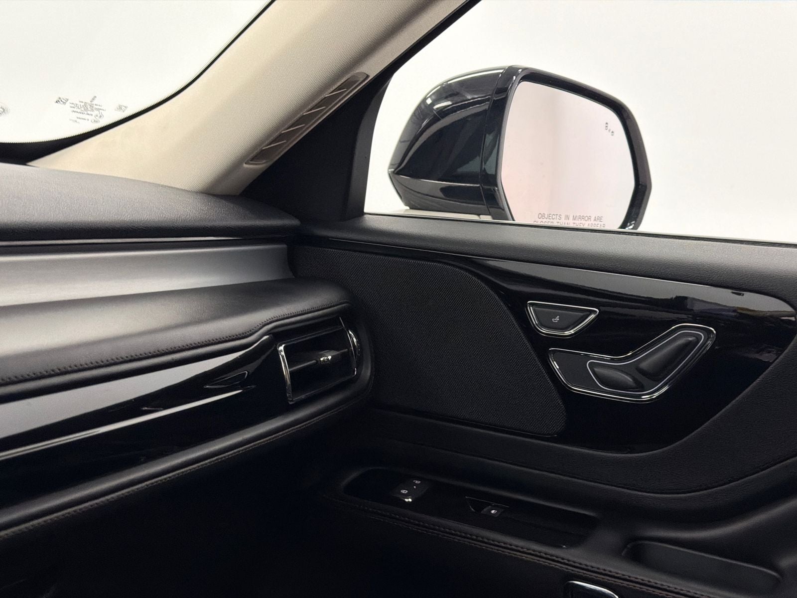 2023 Lincoln Aviator Standard