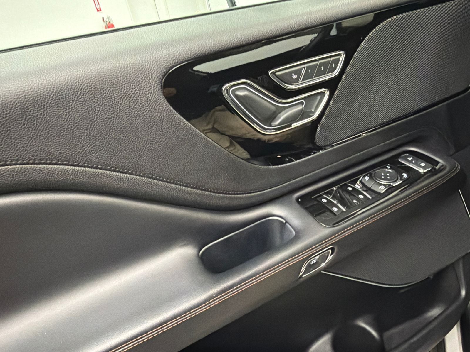 2023 Lincoln Aviator Standard