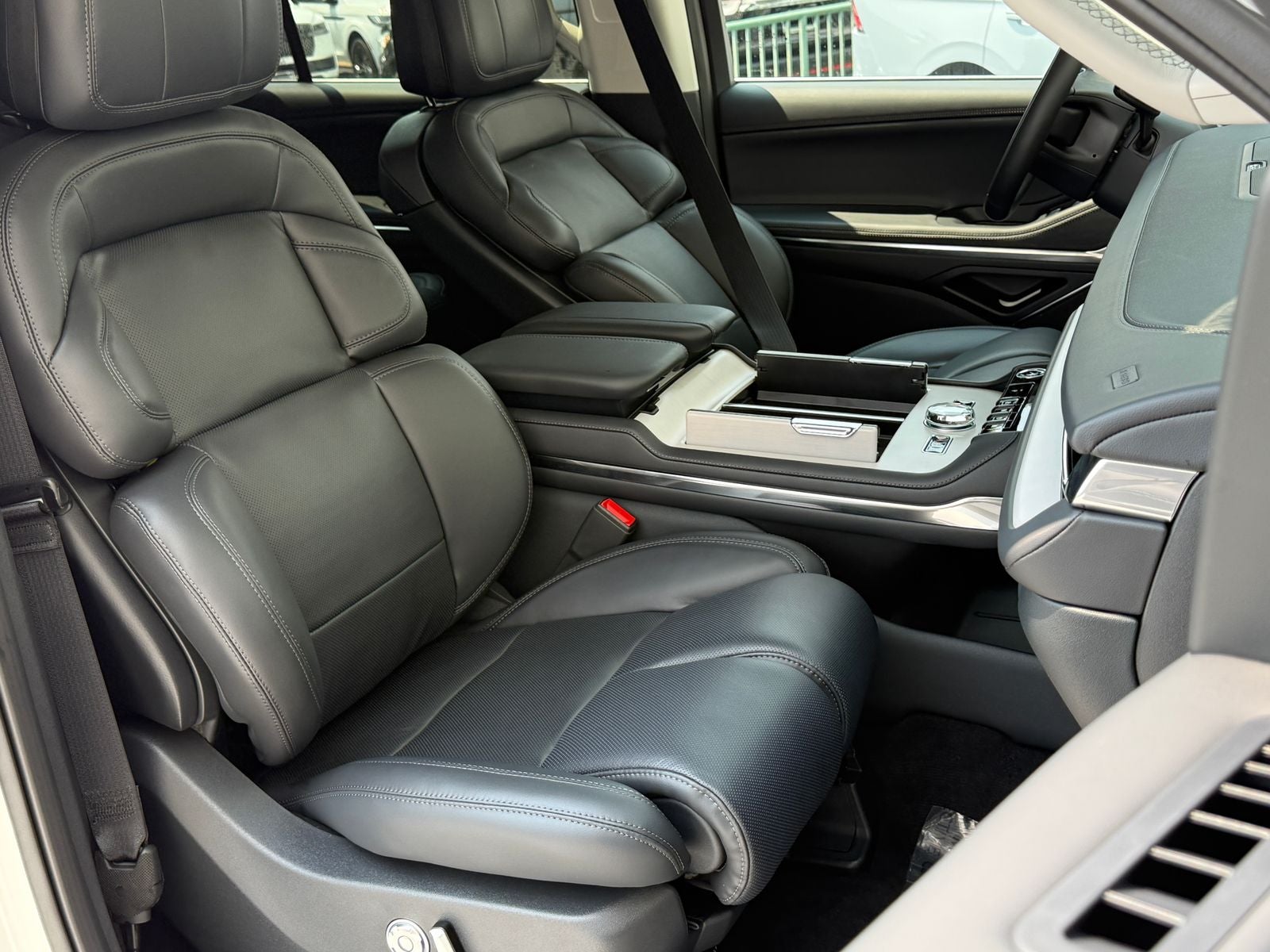 2027 Lincoln Navigator Premiere