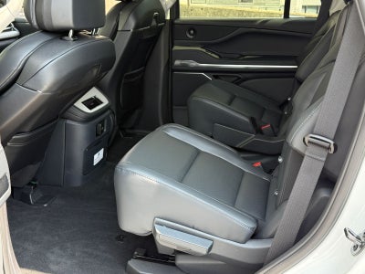 2027 Lincoln Navigator Premiere