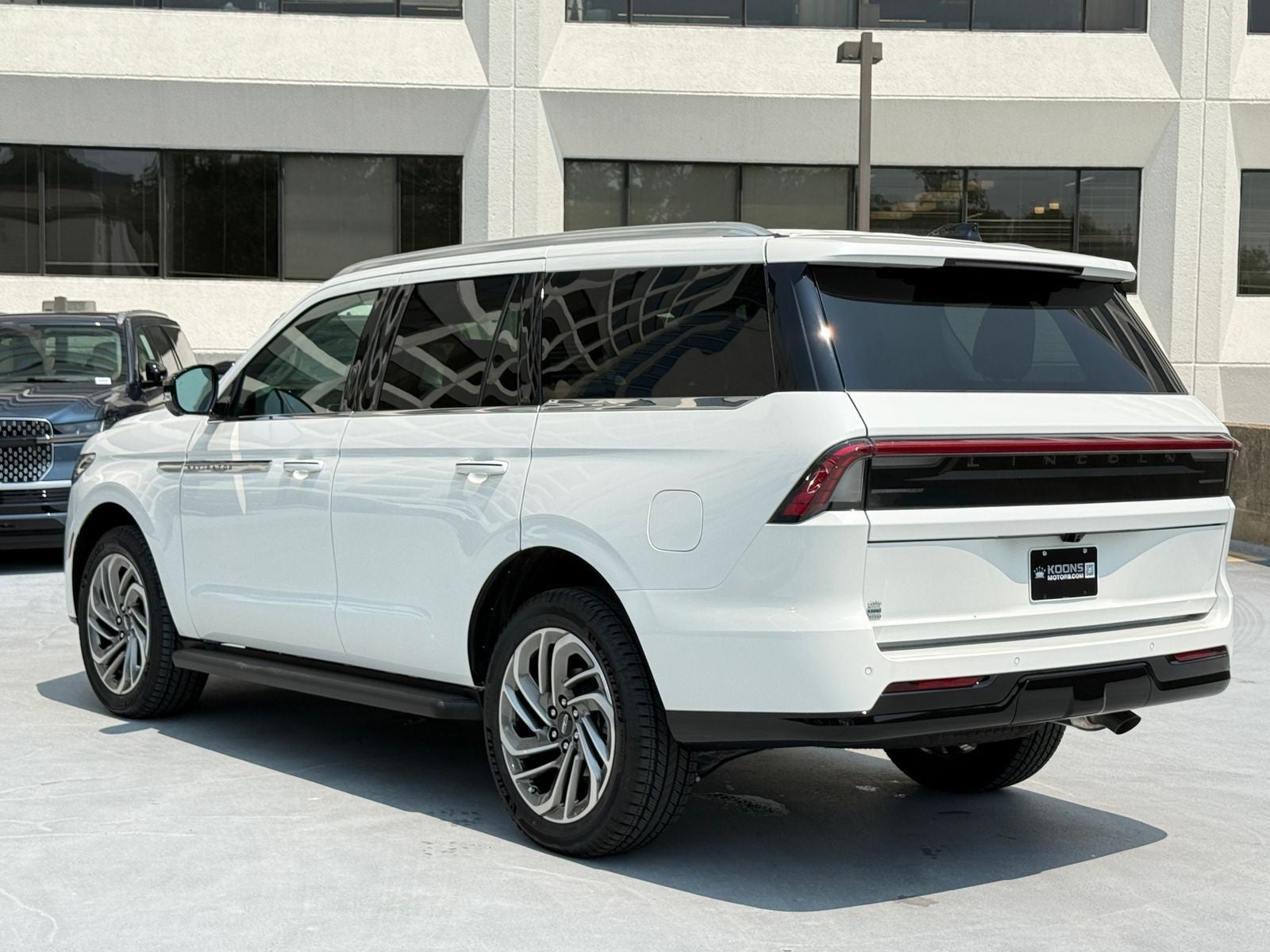 2027 Lincoln Navigator Premiere
