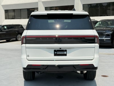 2027 Lincoln Navigator Premiere