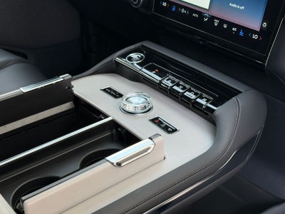 2027 Lincoln Navigator L Reserve