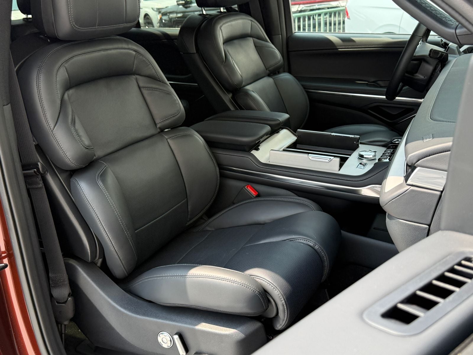 2027 Lincoln Navigator L Reserve