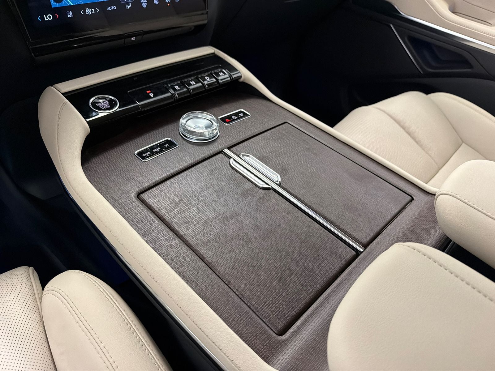 2027 Lincoln Navigator L Premiere