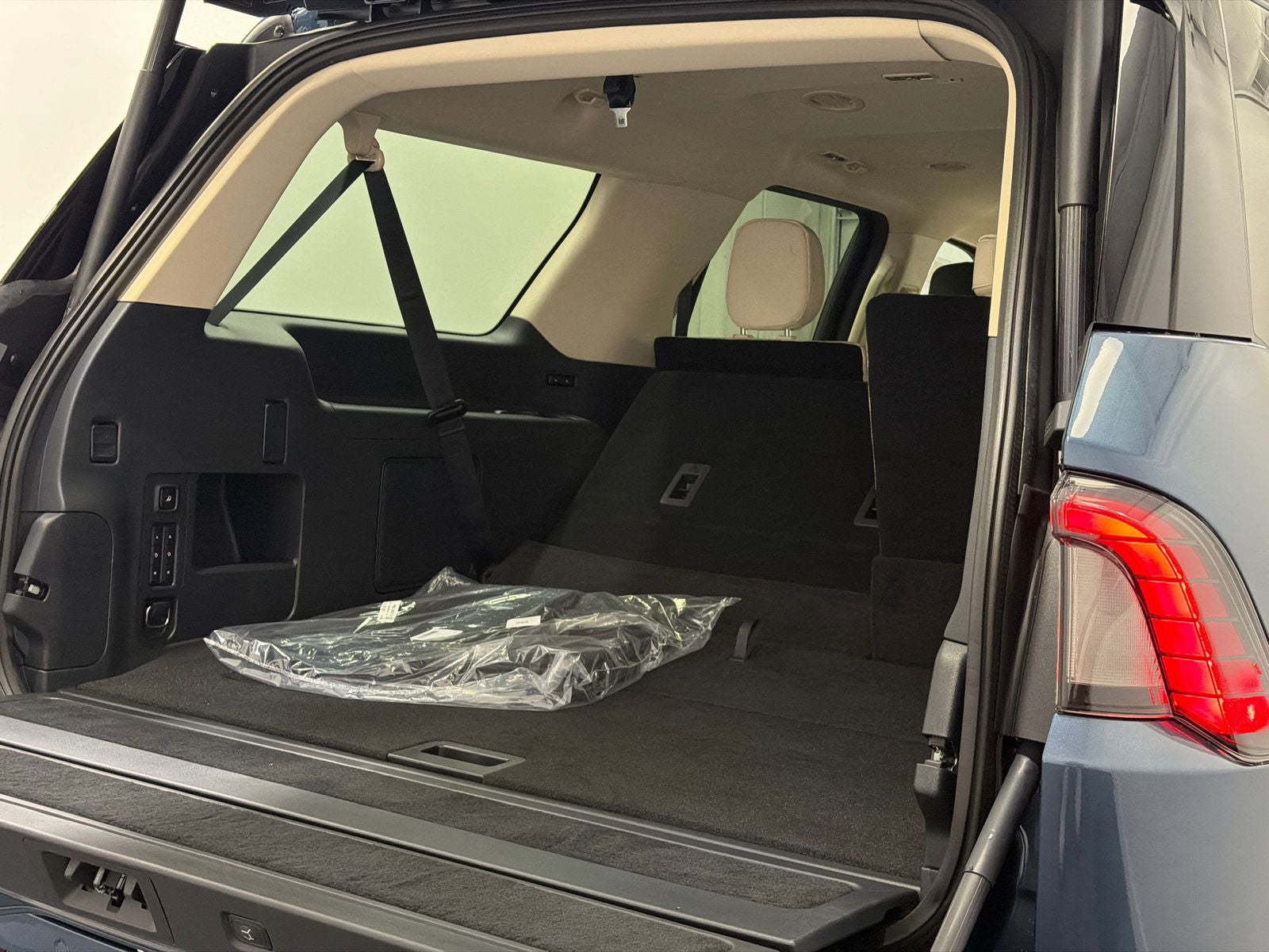 2027 Lincoln Navigator L Premiere