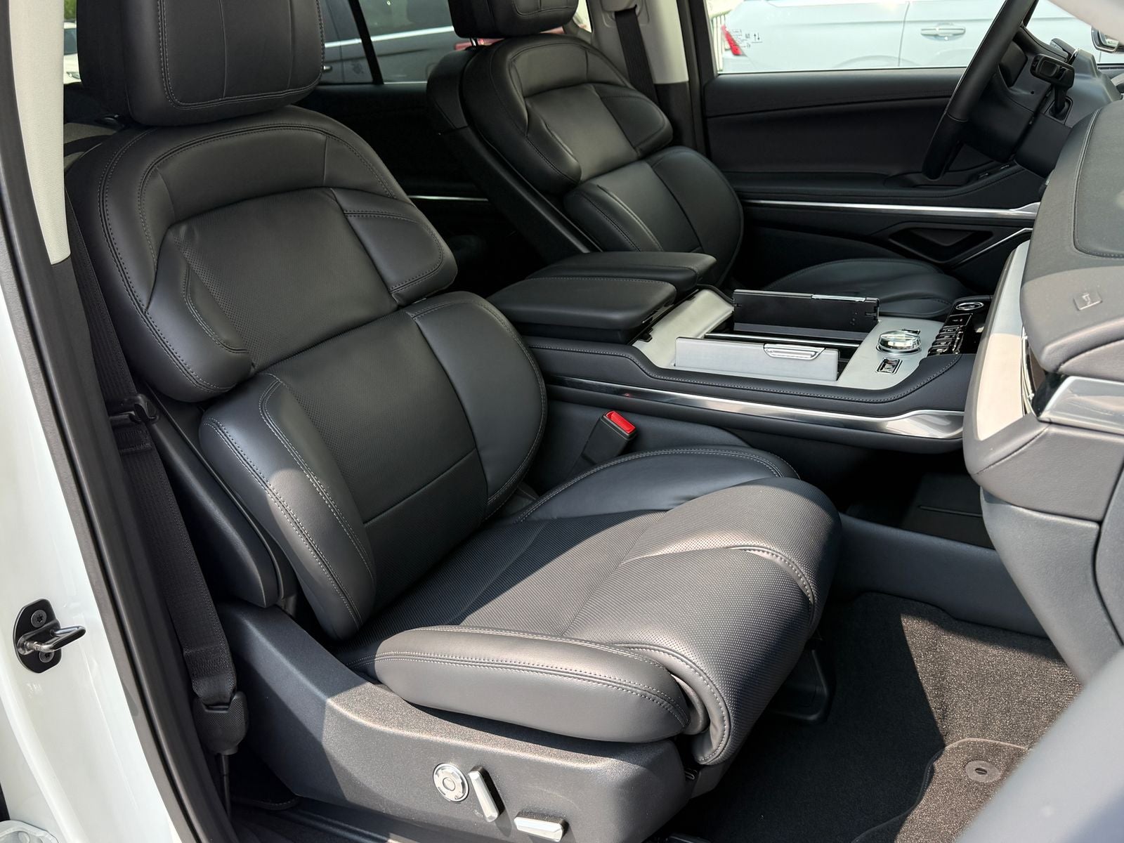 2027 Lincoln Navigator L Premiere