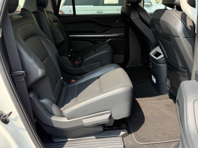 2027 Lincoln Navigator L Premiere