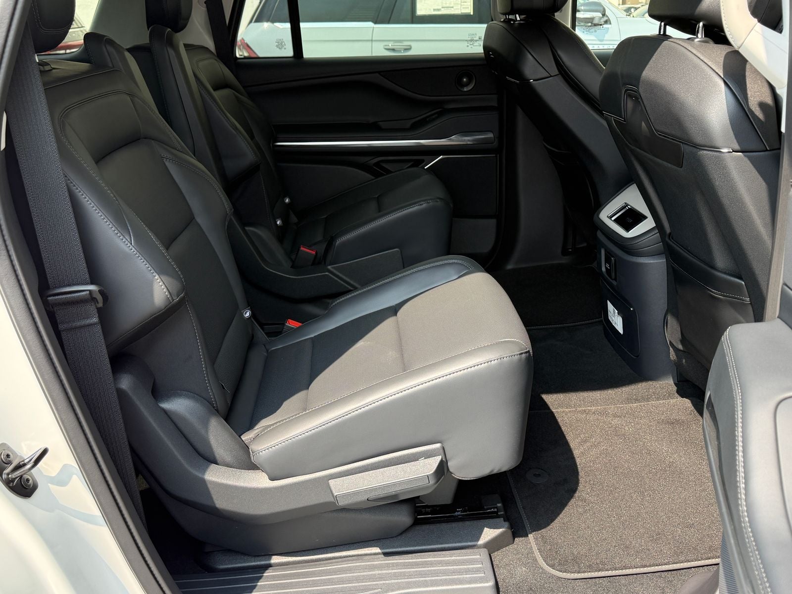 2027 Lincoln Navigator L Premiere