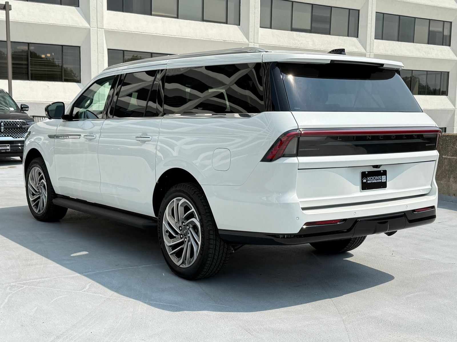 2027 Lincoln Navigator L Premiere