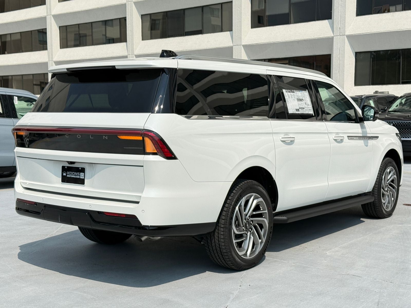 2027 Lincoln Navigator L Premiere
