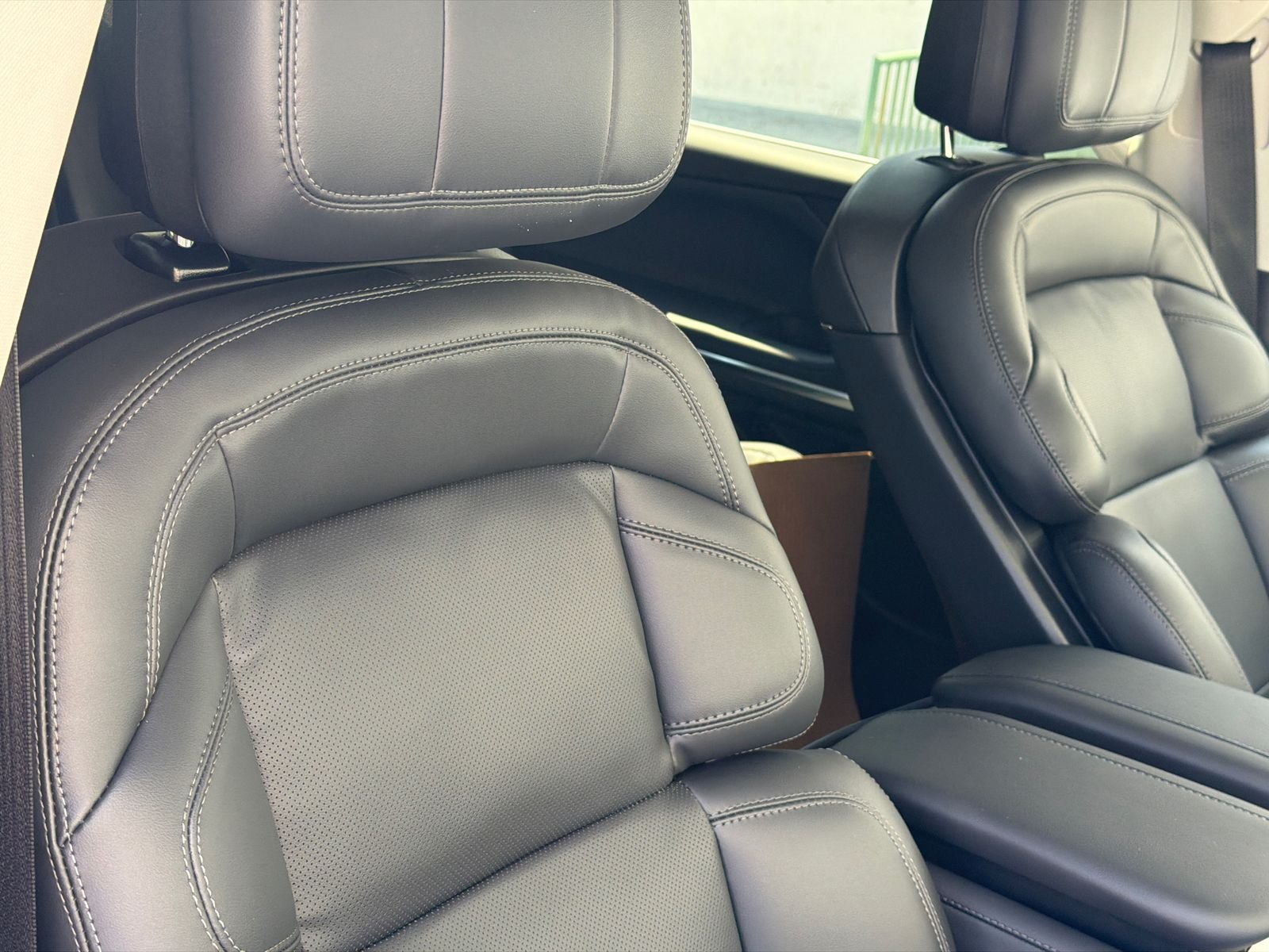 2027 Lincoln Navigator L Premiere