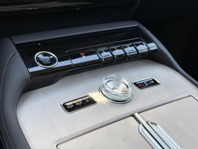 2027 Lincoln Navigator L Premiere