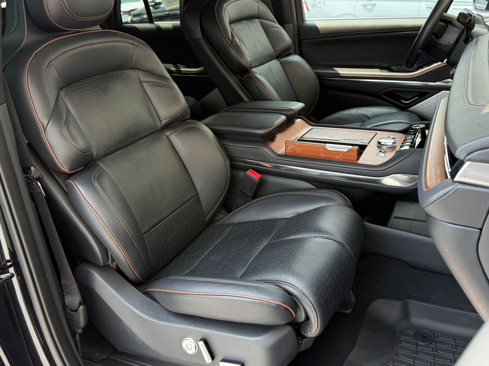 2025 Lincoln Navigator L Black Label