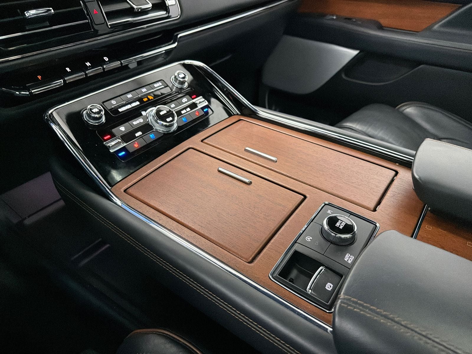 2024 Lincoln Navigator L Black Label