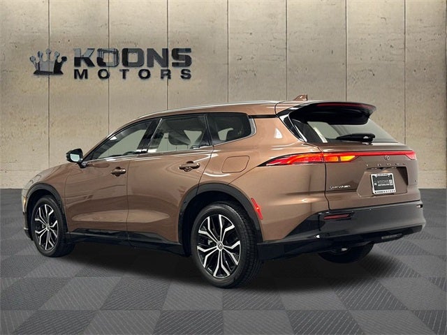 2025 Toyota Crown Signia XLE