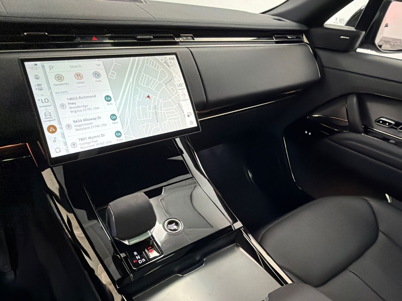 2025 Land Rover Range Rover Sport SE